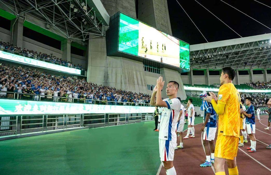 开云娱乐-清晨突围战来临，上海申花围绕足总杯止住颓势，态度坚定，心理建设被强调